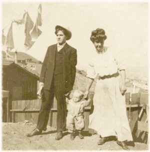 Darwin and Clara Reinhold with son George, circa 1907
